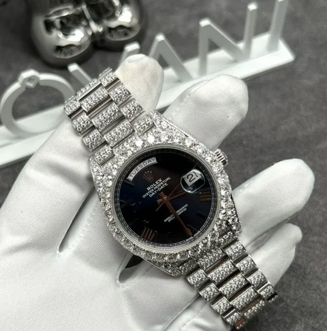 mau-dong-ho-rolex-day-date-super-vip-full-diamond-1701676049.jpg