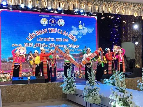 Huế mùa thơ hội ngộ: Liên hoan Thơ ca ba miền 2025