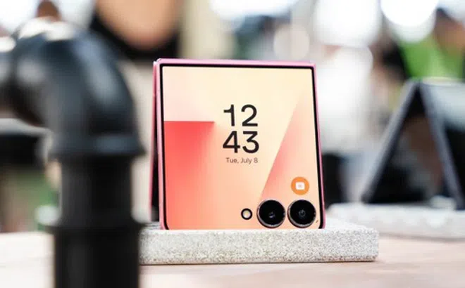 Galaxy AI có thể làm Galaxy Z Flip 8 thông minh hơn trong các thao tác ngắn