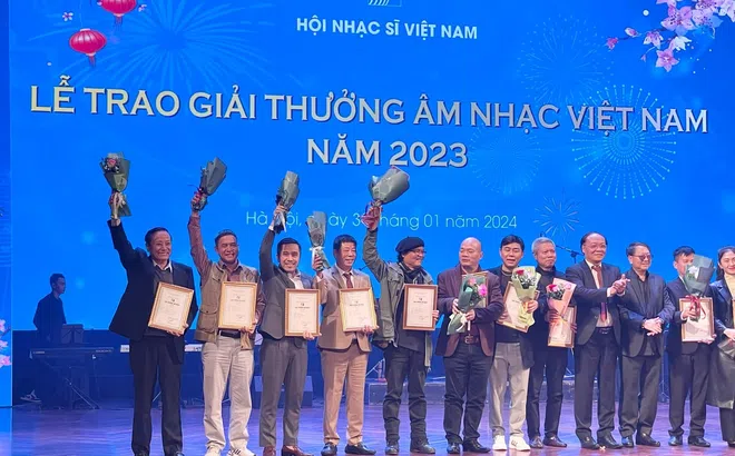 Bài thơ “Cõng Chữ Về Bản” của Nhà thơ Nguyễn Đăng Độ đã đi vào ca khúc xuất sắc đạt giải thưởng âm nhạc 2023