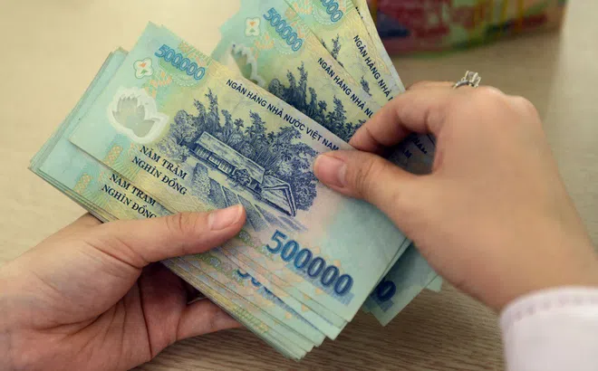 Lãi suất tiền đồng tiếp tục giảm